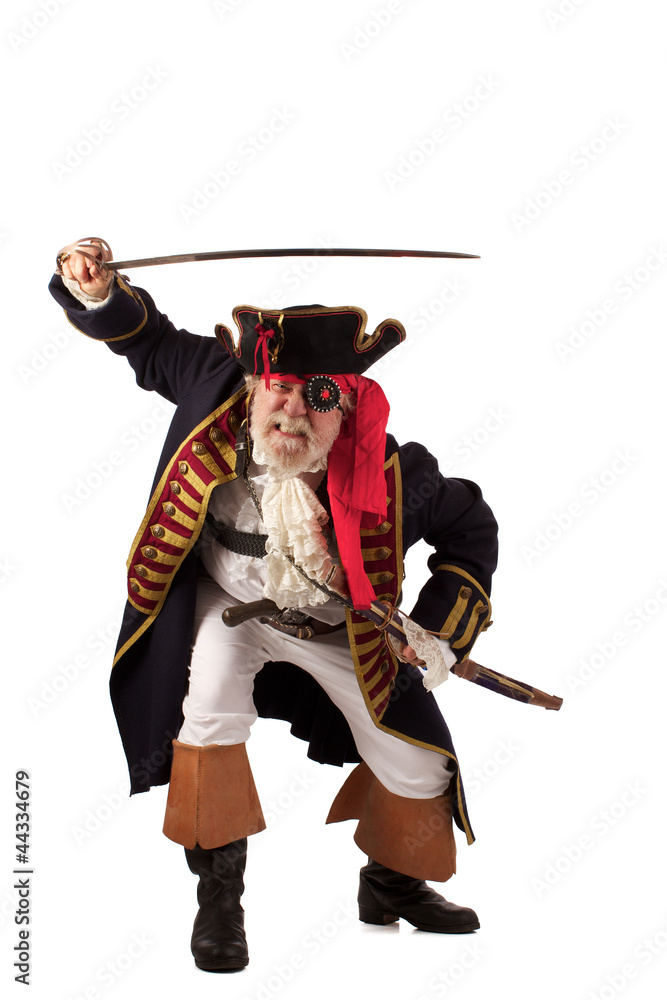 Fototapeta premium Klasyczny brodaty kapitan piratów rzucający się z podniesionym mieczem.