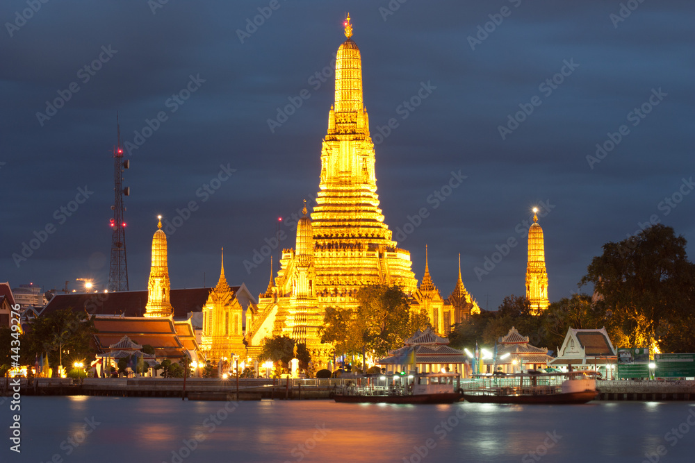 Lights from Phra Prang