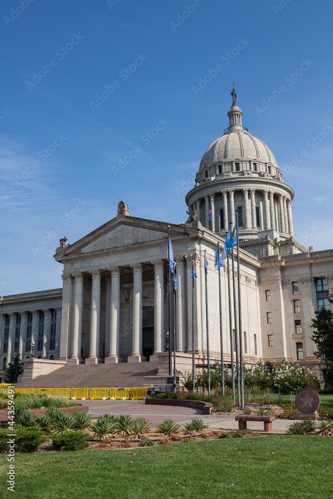 Obraz premium Oklahoma State House and Capitol Building
