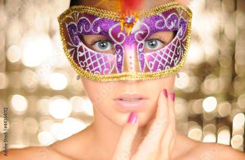 Fototapeta Naklejka Na Ścianę i Meble -  Beautiful young woman in carnival mask