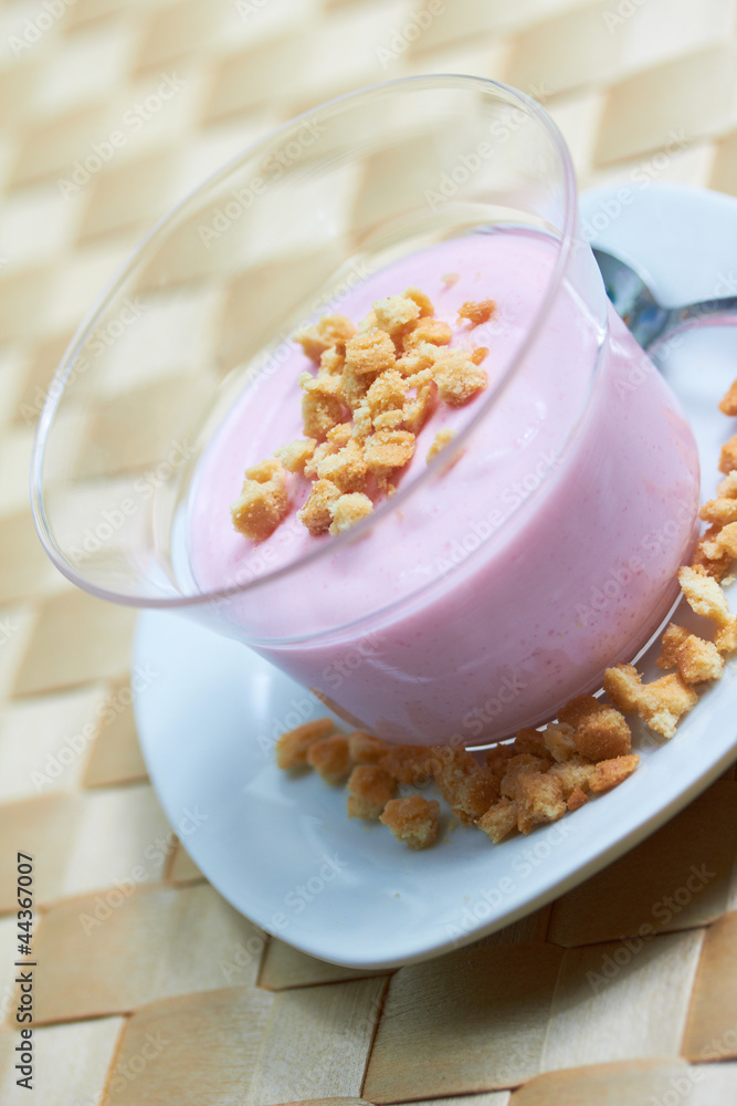 berry crumble cream dessert berry crumble cream dessert