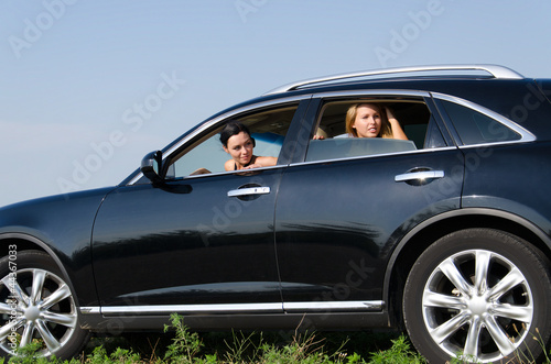 Women peering out of car windows © Daddy Cool
