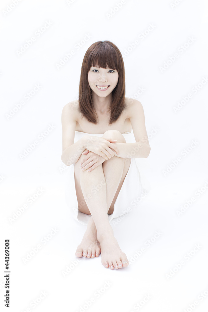 Fototapeta premium バスタオルを巻いた女性
