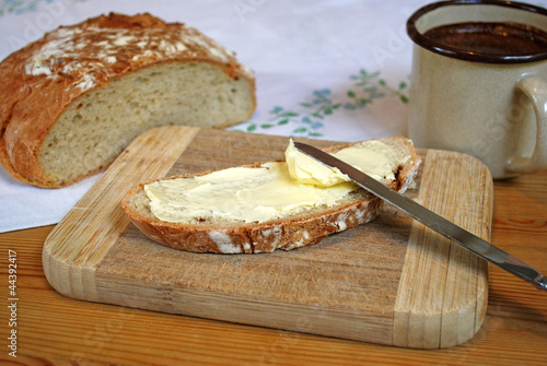 Frühstück mit Bauernbrot photo