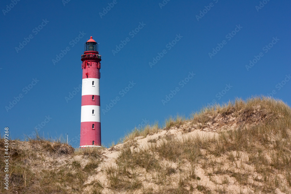 Leuchtturm mit Düne auf Amrum an der Nordsee Leuchtturm mit Düne auf Amrum an der Nordsee