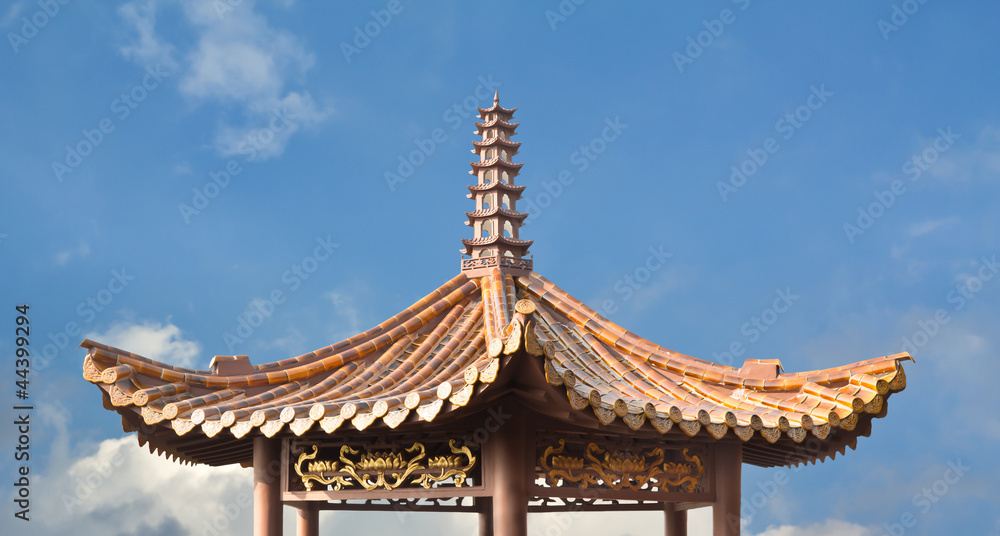 Obraz premium Buddhist emple roof architecture in vietnam