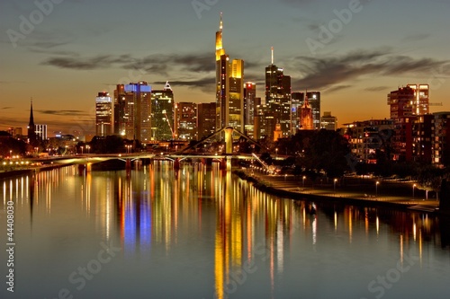 Frankfurt am Main  im V  rdergrung die Fl    erbr  cke  - 2012