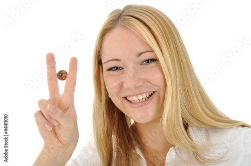 Junge Frau mit Centmünze
