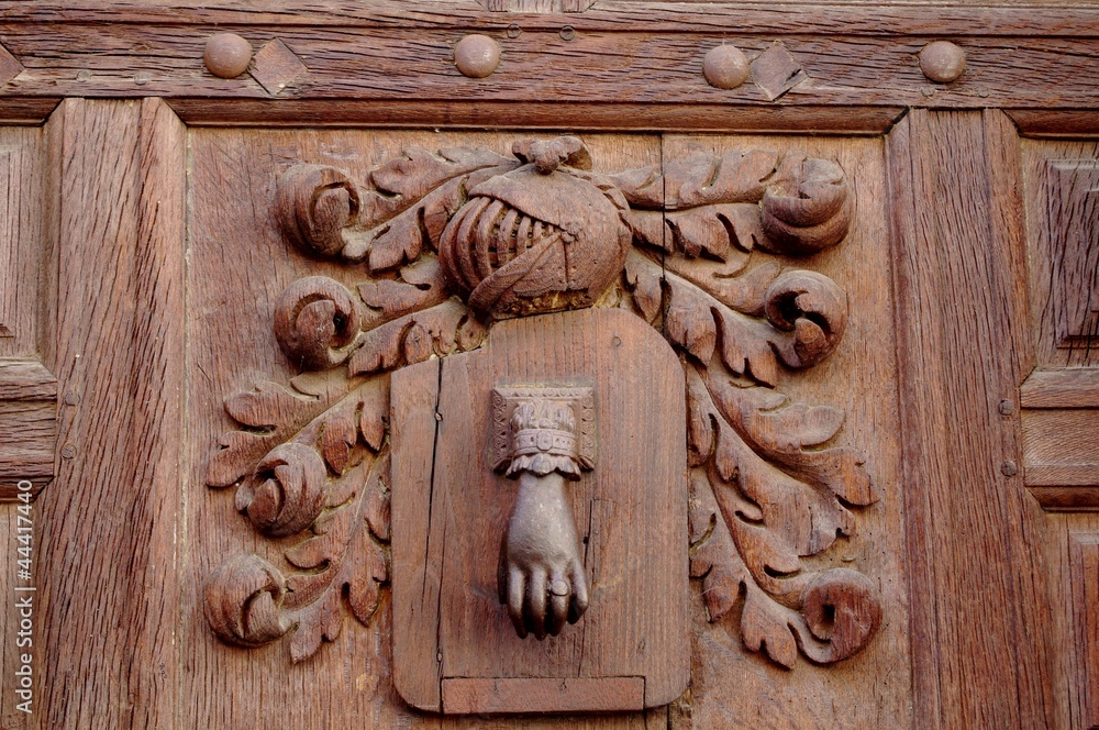 Détails d'une porte sculptée Détails d'une porte sculptée