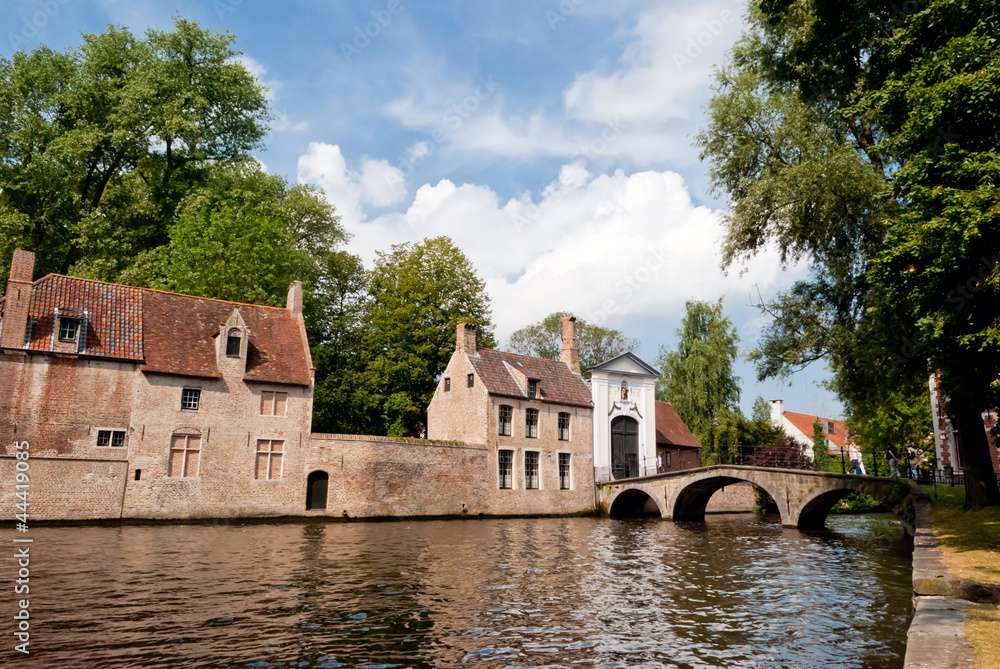Fototapeta premium Bruges, channel panoramic view near Begijnhof