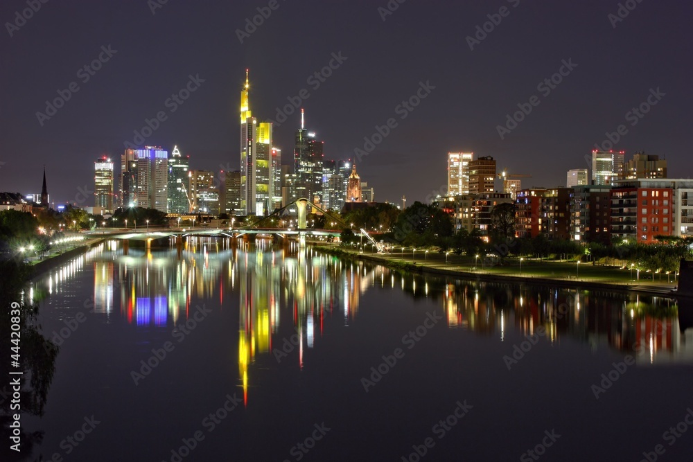 Frankfurt am Main (im Vördergrund die Flößerbrücke) - 2012 Frankfurt am Main (im Vördergrund die Flößerbrücke) - 2012