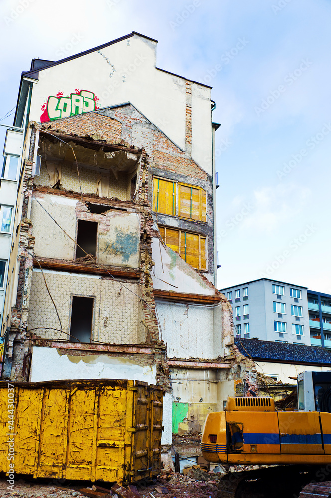 ein Wohnhaus wird abgerissen ein Wohnhaus wird abgerissen