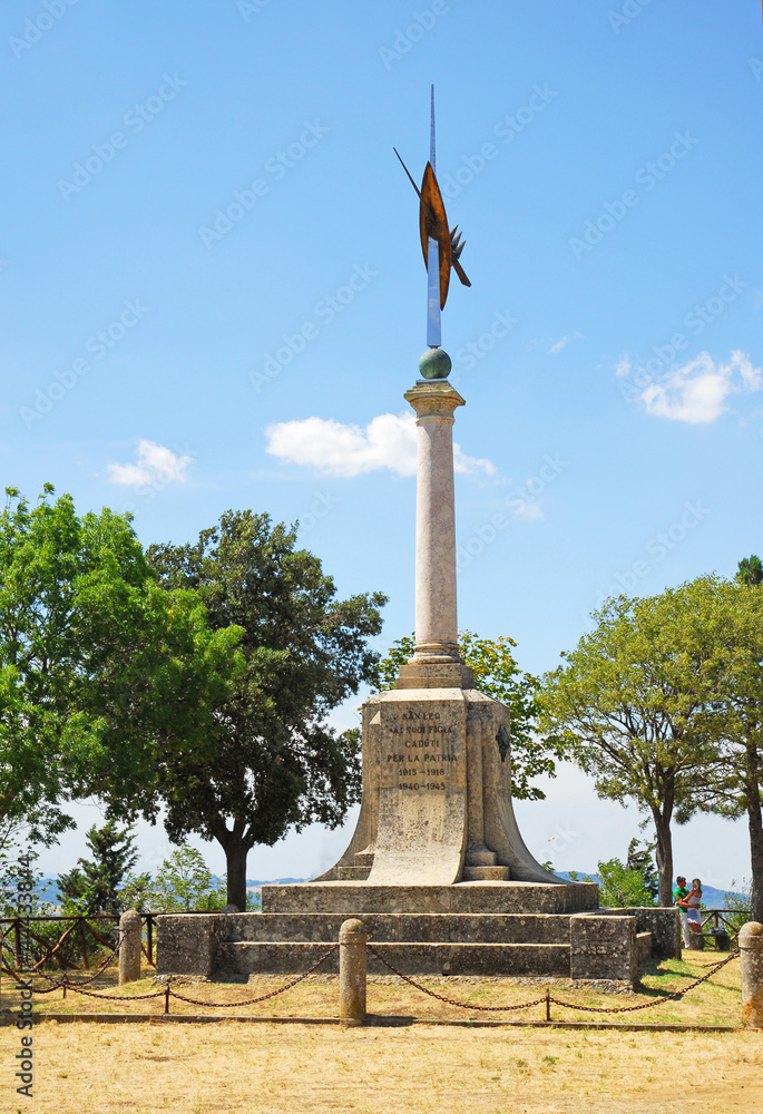 Romagna Apennines, San-Leo village dead soldier’s monument.