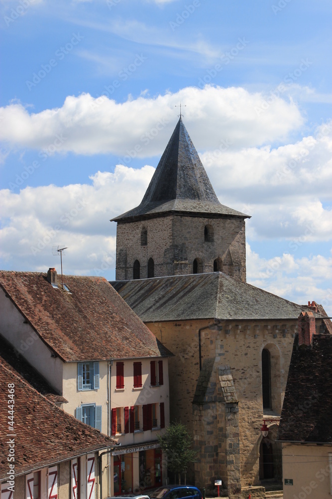 Eglise de Coussac-Bonneval (Haute-Vienne) Eglise de Coussac-Bonneval (Haute-Vienne)