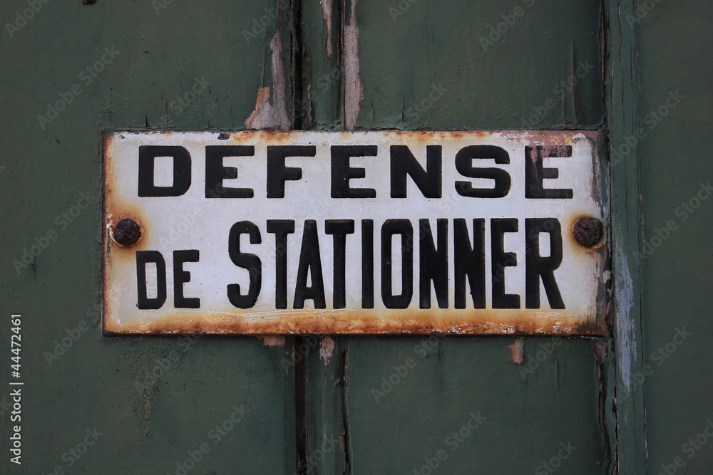 Défense de Stationner Défense de Stationner