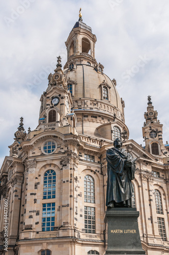 Dresden Altstadt - Frauenkirche mit Luther-Denkmal © dermerkur