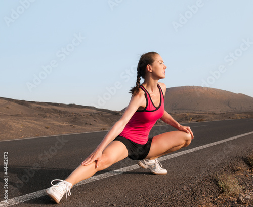 Joggerin wärmt sich auf