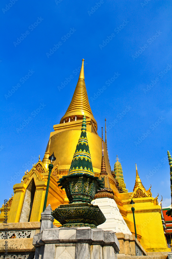 Fototapeta premium The pagoda at Wat Phra Kaew, Thailand