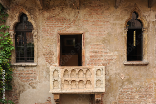 balcone della casa di Giulietta a Verona photo