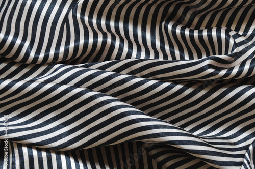 Seide mit Streifen