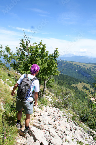 Randonneur dans le Massif des Bauges, Savoie photo