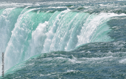 Massive waterfall (Niagara)