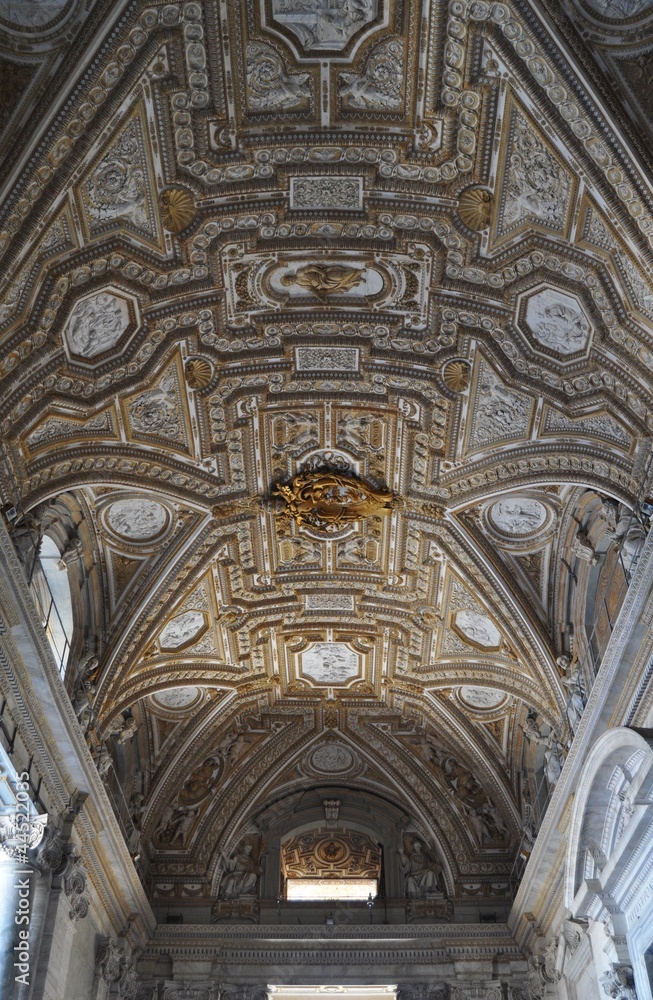 Soffitto dell'ingresso a San Pietro in Roma