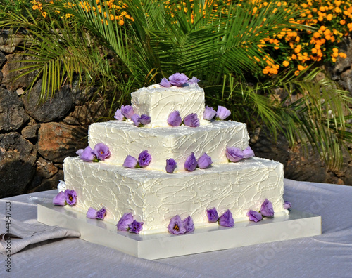 Wallpaper Mural Wedding cake with roses Torontodigital.ca