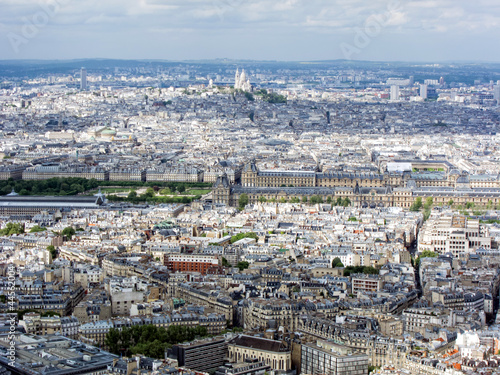 Cityscape of Paris © laraslk