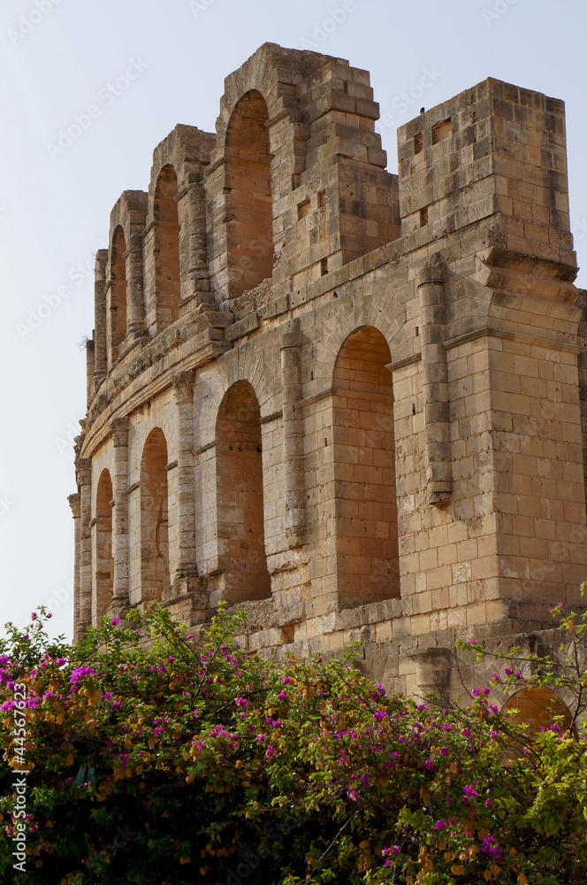Obraz premium The roman amphitheater of the tunisian El Djem