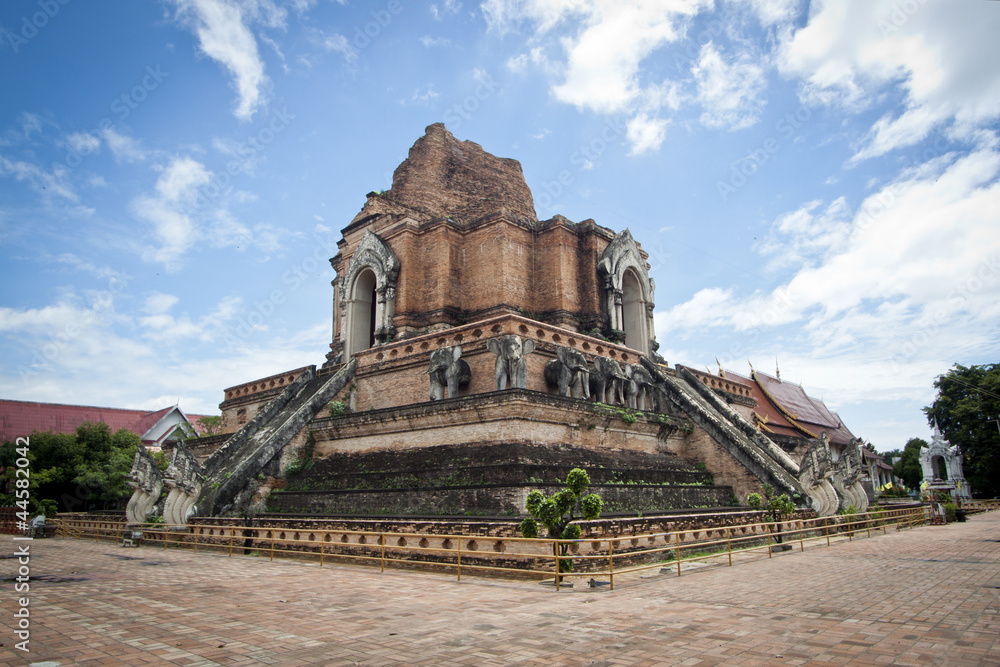chedi luang temple in chiang mai chedi luang temple in chiang mai
