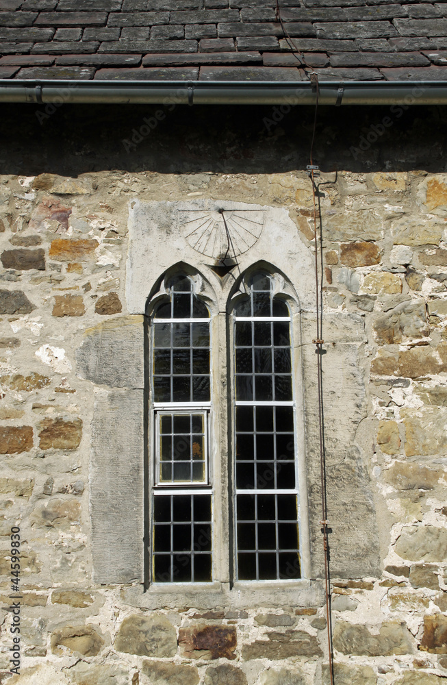 Kirche Hohenrode (Fenster, Sonnenuhr) Kirche Hohenrode (Fenster, Sonnenuhr)