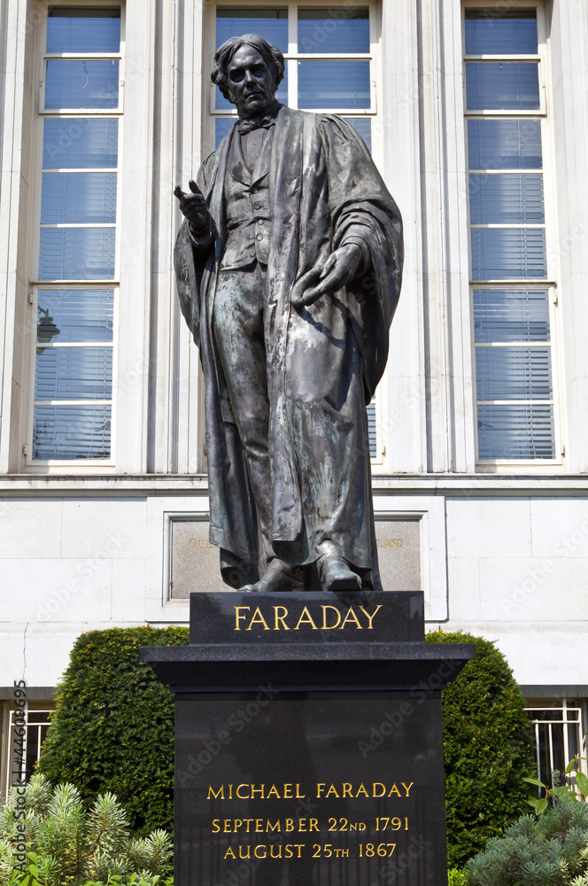 Obraz premium Michael Faraday statue in London