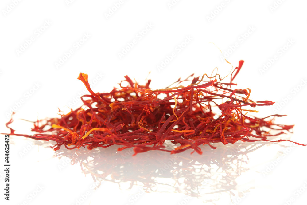 Naklejka premium stigmas of saffron isolated on white background