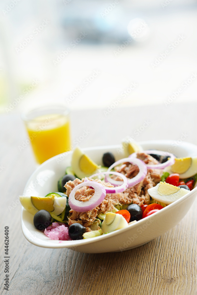 tuna salad with vegetables