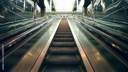 Escalator cloth between reflective walls