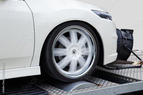 Fahrzeug auf dem Prüfstand