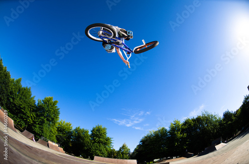 Valokuva High BMX jump