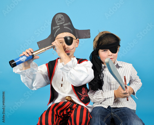 zwei kleine Piraten