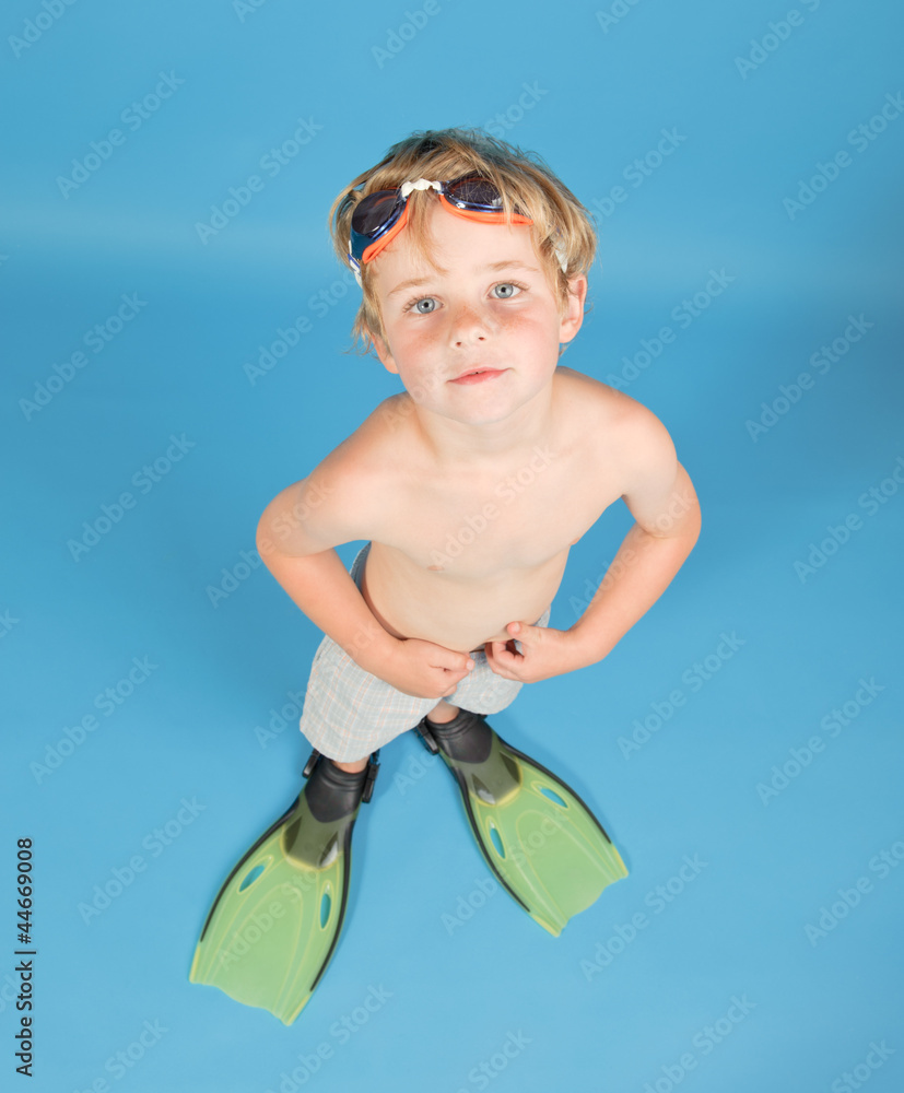 12 Jährig Jung Junge In Enger Badehose Junge in Badehose Stock-Foto | Adobe Stock