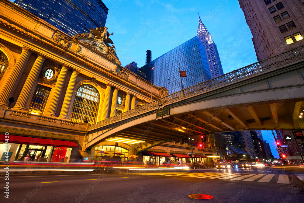 Fototapeta premium Grand Central along 42nd Street at dusk, New York City
