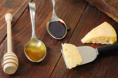 formaggio e condimenti