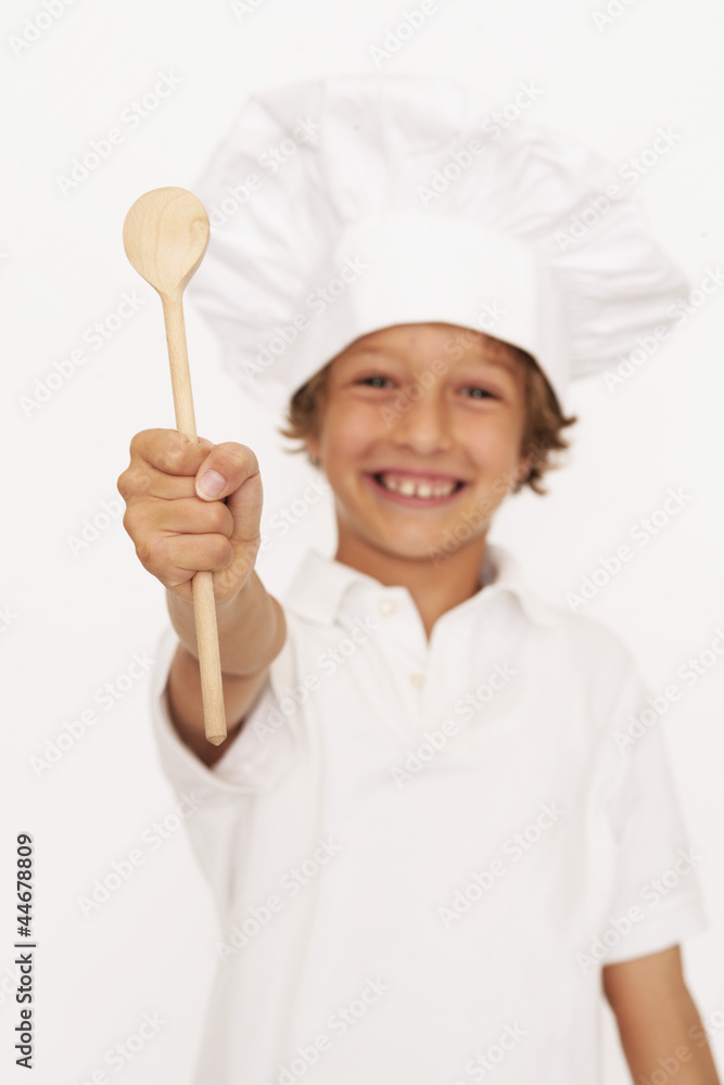 kleiner Junge kocht kleiner Junge kocht