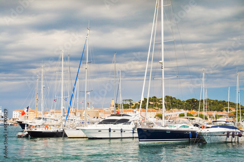 Yacht s Saint Tropez © petunyia