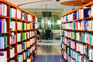 Wandcirkels Bibliotheek Stapel oude leren boeken  © Elizaboon