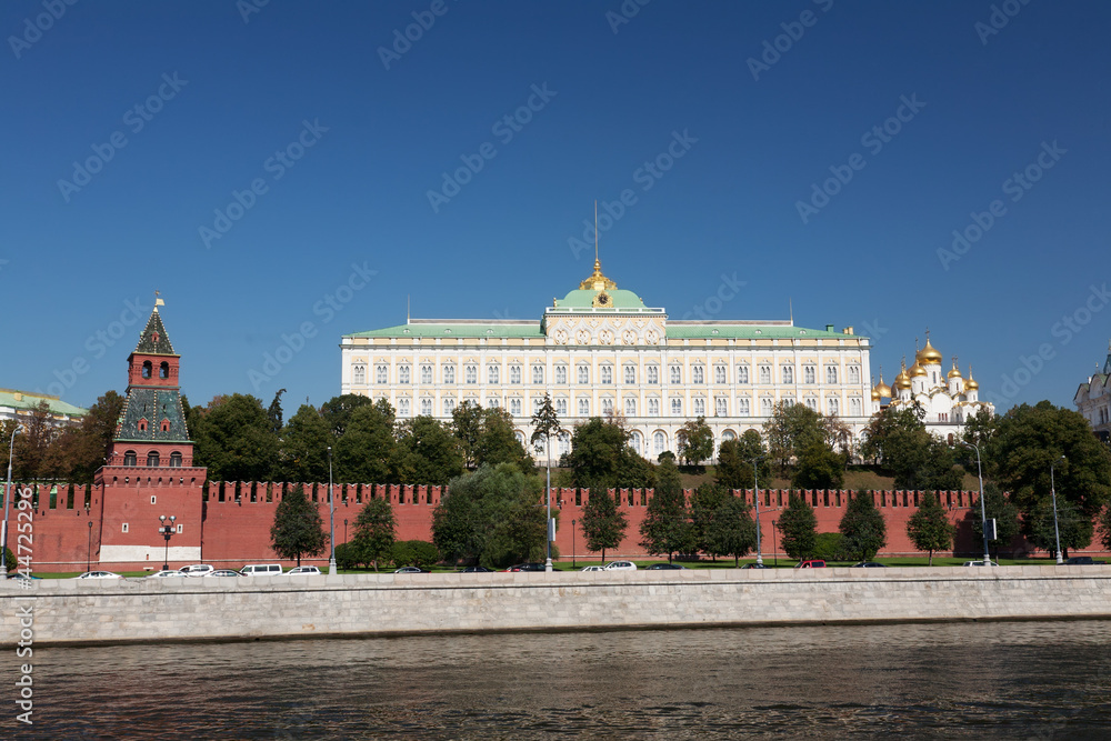 Naklejka premium View from the embankment on the Big Kremlin palace in Moscow
