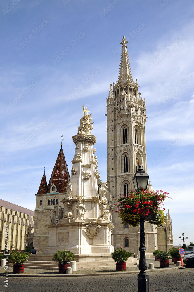 Die Matthiaskirche im Burgenviertel auf dem Burgberg in Budapest
