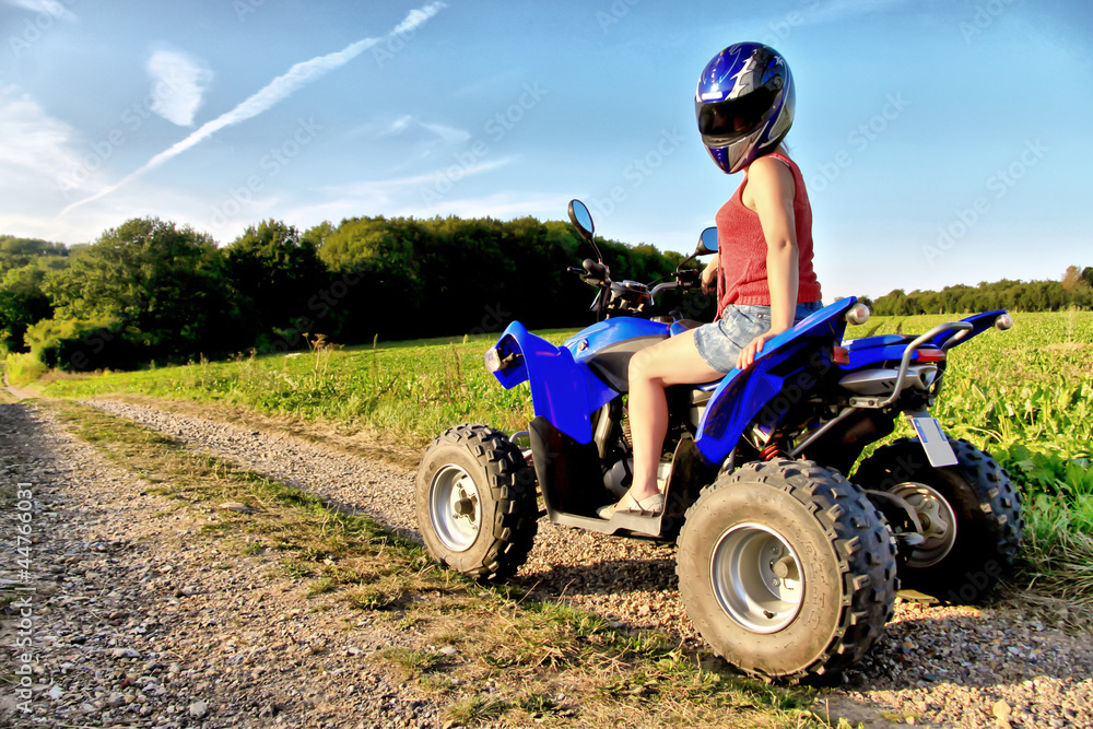 Femme sur quad Femme sur quad