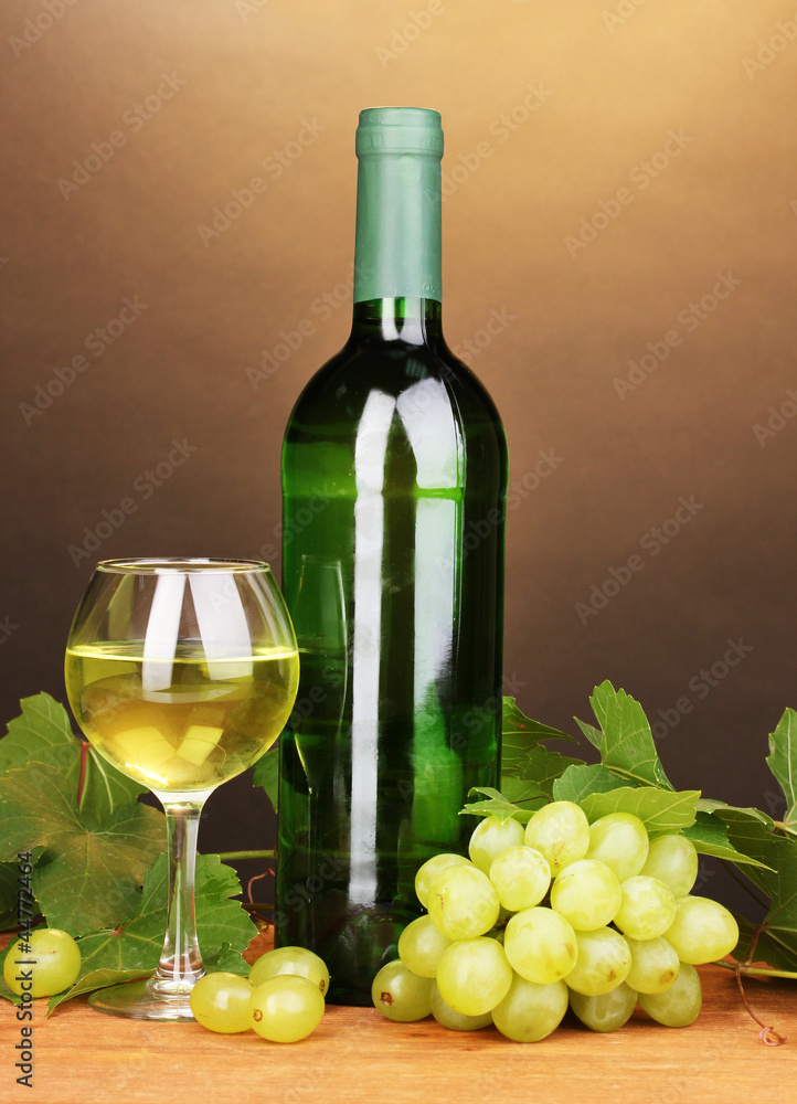 Fototapeta premium Bottle of great wine with glass