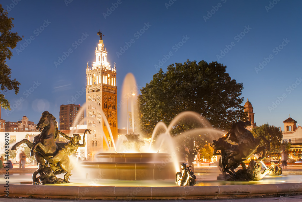 Naklejka premium Kansas City Missouri Fountain at Country Club Plaza